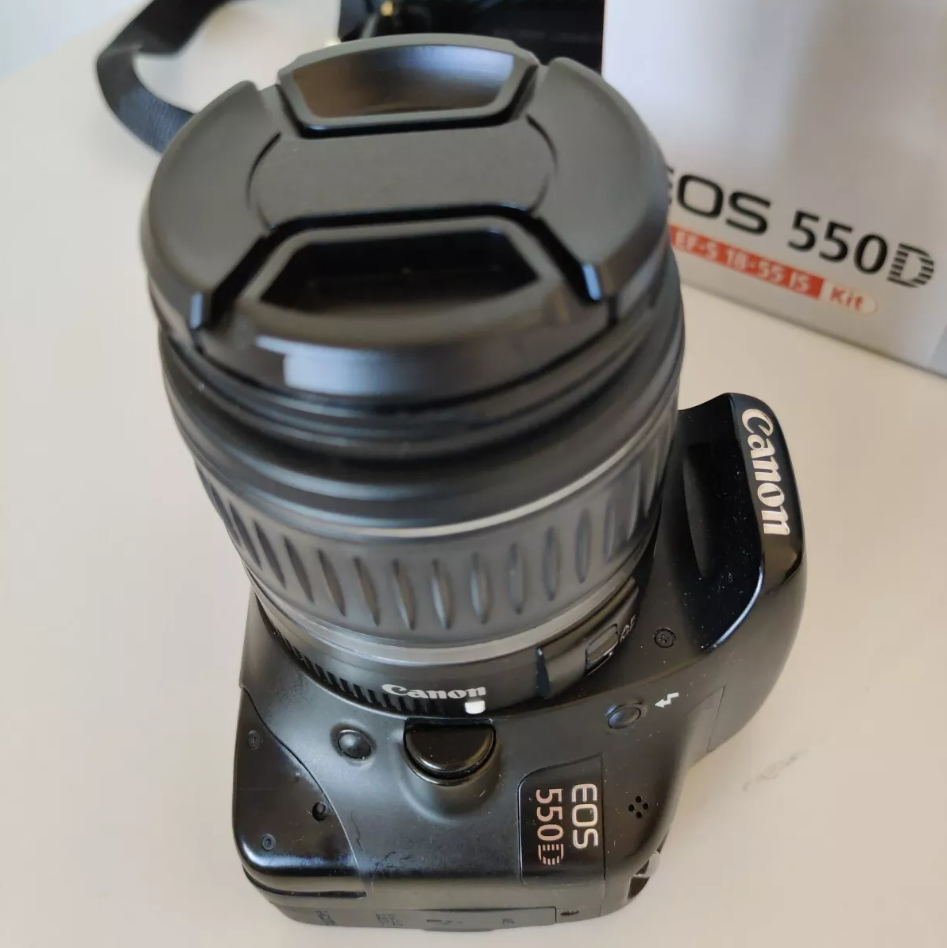 Canon EOS 550D 18.0MP Digital SLR Camera EF-S 18-55mm Lens + Bag Starter Kit image 2