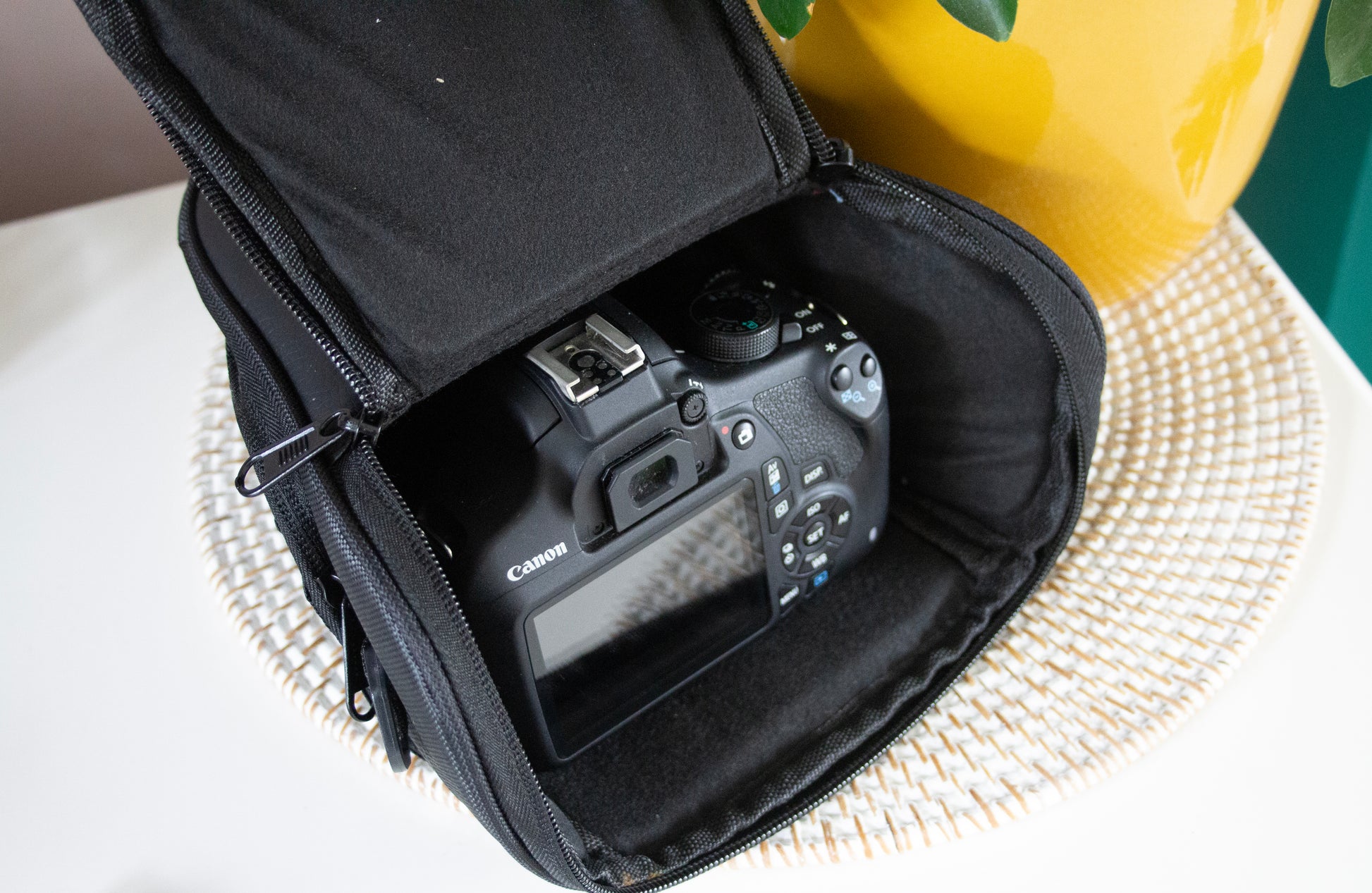 Canon 1200D Digital SLR + Long Lens Starter Set image 5