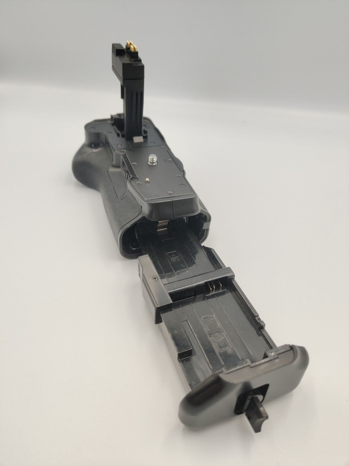 Battery Grip Extension For Canon EOS 550D / 600D Digital Camera BP-550D
